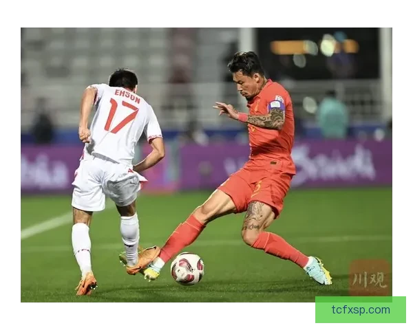 卡塔尔与中国足球队激烈对决 主场优势与挑战并存